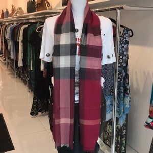 Brand New!! Burberry Lightweight Check Scarf